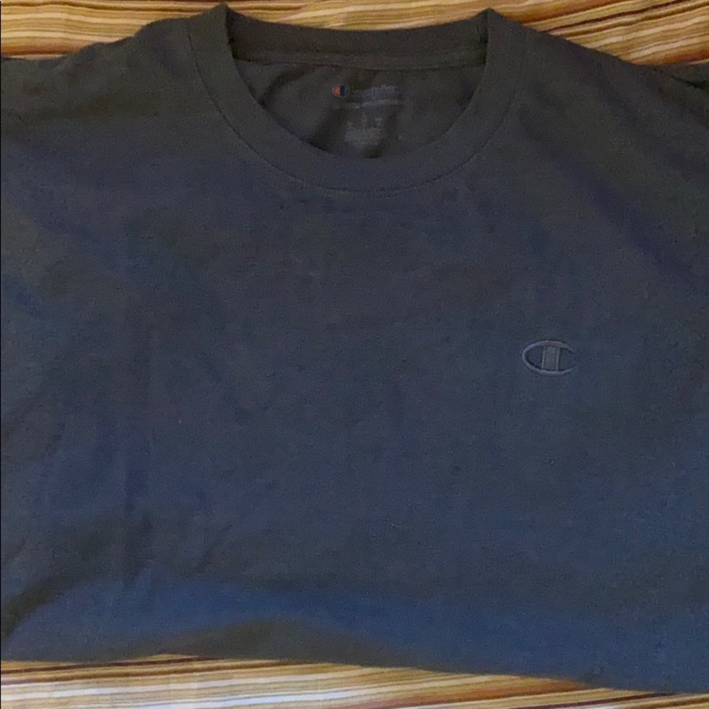I’m selling a plain champion te shirt